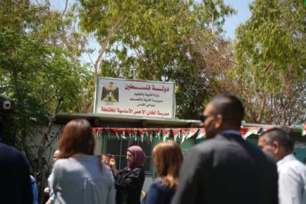 وفد وزاري ودبلوماسي رفيع يزور الخان الأحمر تأكيدا على دعم صمود المواطنين في محافظة القدس وفد وزاري ودبلوماسي رفيع يزور الخان الأحمر تأكيدا على دعم صمود المواطنين في محافظة القدس