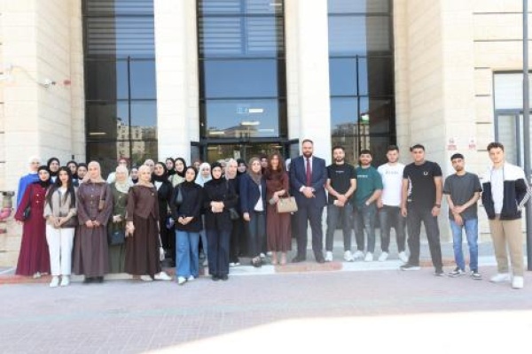 هيئة مكافحة الفساد تستقبل طلبة كلية مجتمع المرأة هيئة مكافحة الفساد تستقبل طلبة كلية مجتمع المرأة