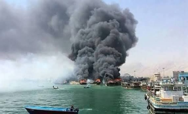عاجل الكشف عن آخر مستجدات القصف الحوثي على ميناء المخا عاجل الكشف عن آخر مستجدات القصف الحوثي على ميناء المخا