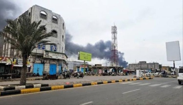 جماعة الحوثي اختطف عاقل حارة في المخا بعد اعتراضه على تحويل حي سكني ومسجد إلى مواقع عسكرية