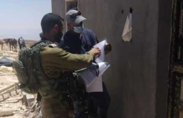 الاحتلال يخطر بهدم 6 منازل ومنشآت زراعية ووقف العمل والبناء في سبعة أخرى جنوب الخليل الاحتلال يخطر بهدم 6 منازل ومنشآت زراعية ووقف العمل والبناء في سبعة أخرى جنوب الخليل