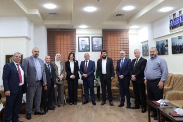 بالتعاون مع غرفة التجارة والصناعة بورصة فلسطين تختتم جولتها الميدانية للشركات الرائدة في الخليل بالتعاون مع غرفة التجارة والصناعة بورصة فلسطين تختتم جولتها الميدانية للشركات الرائدة في الخليل