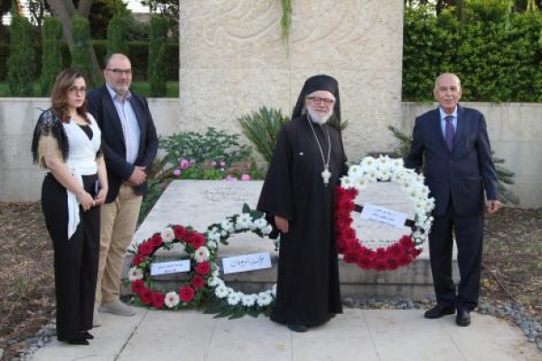 بالصور إحياء الذكرى السنوية الـ18 لرحيل الشاعر الكبير محمود درويش بالصور إحياء الذكرى السنوية الـ18 لرحيل الشاعر الكبير محمود درويش