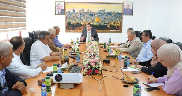 وزير النقل والمواصلات يلتقي نقابة أصحاب مكاتب التكسي لبحث تنظيم وأتمتة قطاع النقل وزير النقل والمواصلات يلتقي نقابة أصحاب مكاتب التكسي لبحث تنظيم وأتمتة قطاع النقل