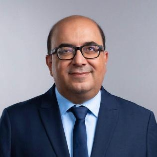 التجم ع أبو شحادة يسحب ترشحه بعد اعلان شطبه ويواصل قيادة المعركة السياسية دفاع ا عن التمثيل العربي