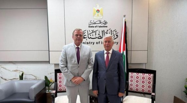 وزير الصناعة يلتقي رئيس مكتب تمثيل مملكة هولندا لدى دولة فلسطين بمناسبة انتهاء مهام عمله وزير الصناعة يلتقي رئيس مكتب تمثيل مملكة هولندا لدى دولة فلسطين بمناسبة انتهاء مهام عمله