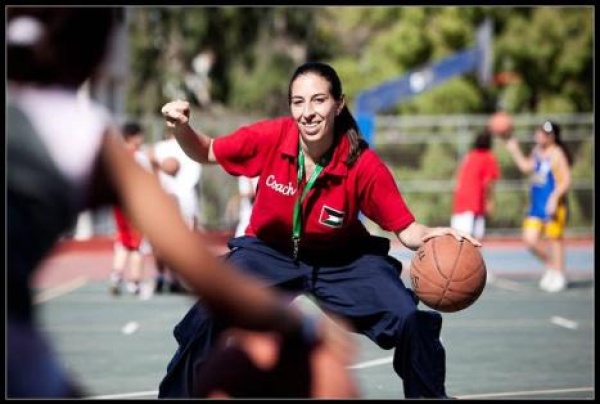 الرياضة أسلوب حياة وتمكين كيف يحول برنامج خطوة الملاعب إلى مساحات للدعم النفسي والتعليمي الرياضة أسلوب حياة وتمكين كيف يحول برنامج خطوة الملاعب إلى مساحات للدعم النفسي والتعليمي