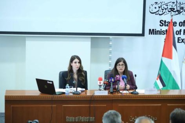 وزيرتا الخارجية والعمل ومحافظ الخليل لا بد من تحرك دولي عملي لوقف جرائم الاحتلال