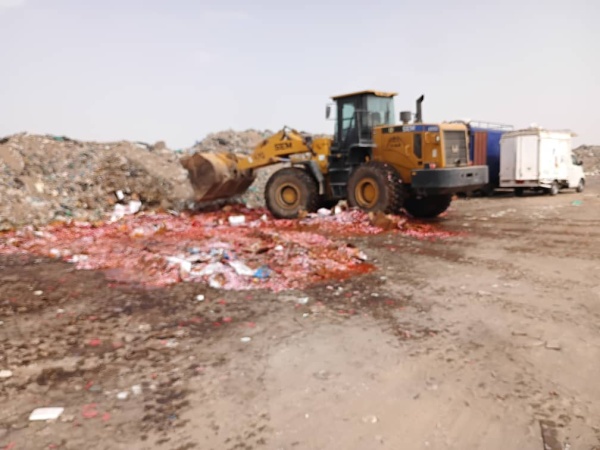 صحة بيئة المنصورة تتلف أربعة أطنان من المواد الغذائية وحلويات الأطفال غير الصالحة للاستهلاك
