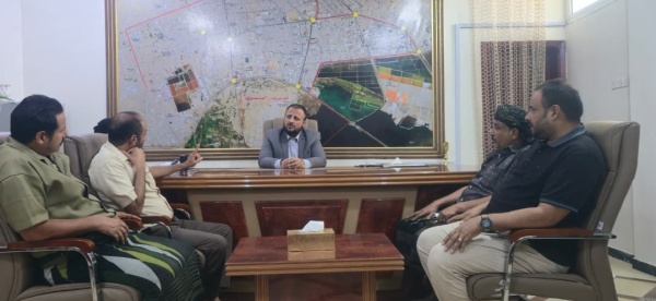 مدير عام المنصورة يناقش مع متعهدي الأسواق خطة لإعادة تنظيم الأسواق وتحسين خدماتها مدير عام المنصورة يناقش مع متعهدي الأسواق خطة لإعادة تنظيم الأسواق وتحسين خدماتها