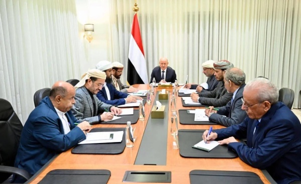 وزير يضع أمام مجلس القيادة المهمة الأخطر ويحذر من ثمن تجاهلها وزير يضع أمام مجلس القيادة المهمة الأخطر ويحذر من ثمن تجاهلها