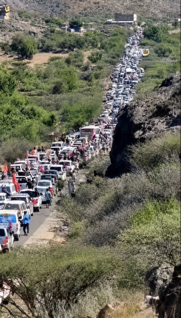 بدء توافد الجماهير إلى ساحة العروض لإحياء الذكرى الـ55 لتأسيس الجيش الجنوبي بدء توافد الجماهير إلى ساحة العروض لإحياء الذكرى الـ55 لتأسيس الجيش الجنوبي
