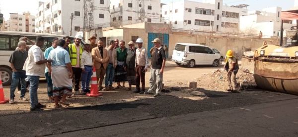 اليزيدي يدشن سفلتة طريق جولة البيرق شرطة كابوتا بطول 1200 متر اليزيدي يدشن سفلتة طريق جولة البيرق شرطة كابوتا بطول 1200 متر