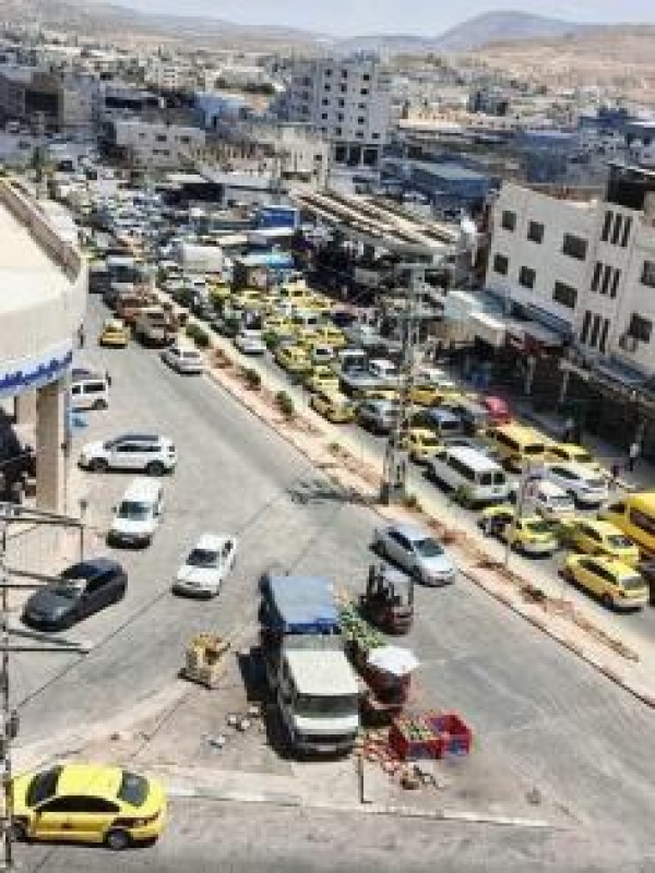 خاص أزمة الوقود في نابلس نقص الحصص وتهافت المواطنين يعمقان الأزمة