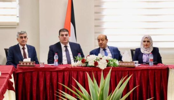 وزارة النقل والمواصلات تفتتح دورة تدريبية لموظفي دوائر الترخيص حول أدلة الإجراءات وزارة النقل والمواصلات تفتتح دورة تدريبية لموظفي دوائر الترخيص حول أدلة الإجراءات