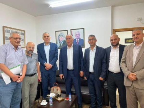 وفد من نادي طمون الرياضي يلتقي الرجوب وقدومي لبحث سبل دعم النادي وتطوير أدائه الرياضي وفد من نادي طمون الرياضي يلتقي الرجوب وقدومي لبحث سبل دعم النادي وتطوير أدائه الرياضي