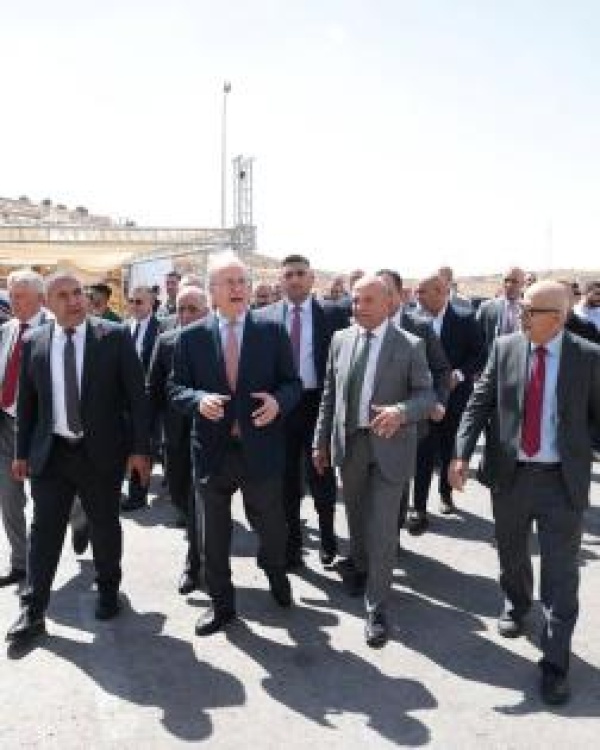 جودة يستقبل مصطفى ووزراء خلال جولة للإطلاع على المشاريع الاقتصادية والتنموية في الخليل