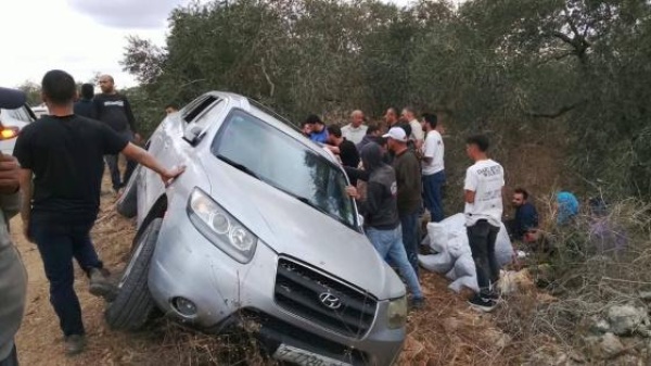 إصابات جراء انقلاب مركبة عقب مهاجمتها من مستوطنين في قرية فرخة إصابات جراء انقلاب مركبة عقب مهاجمتها من مستوطنين في قرية فرخة