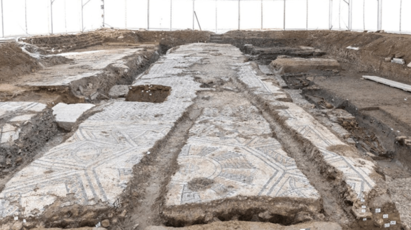 تم العثور على كاتدرائية مسيحية عمرها 1600 عام في أحد الأسواق في إيطاليا تم العثور على كاتدرائية مسيحية عمرها 1600 عام في أحد الأسواق في إيطاليا