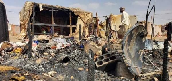 حريق يلتهم 13 مأوى للنازحين في مأرب ويرفع حصيلة الحرائق إلى 82 منذ مطلع العام حريق يلتهم 13 مأوى للنازحين في مأرب ويرفع حصيلة الحرائق إلى 82 منذ مطلع العام