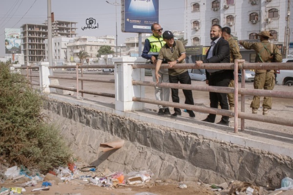 اليزيدي يتفقد مشروع صيانة وإعادة تأهيل شارع كورنيش المحافظ بمديرية المنصورة