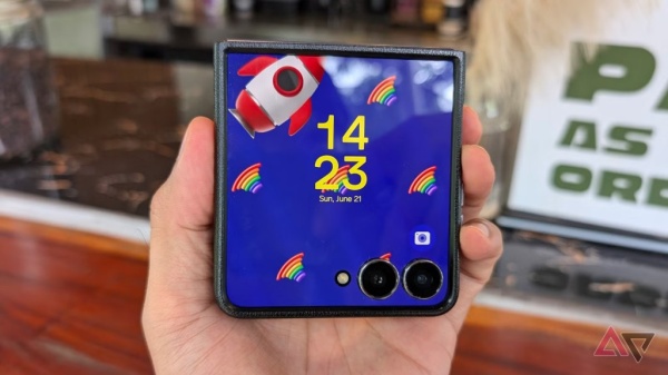 بعد قيادة هاتف galaxy z flip 7 يومي ا لن أشتري جهاز flip 8 إلا إذا قامت سامسونج بإصلاح هذه المشكلة بعد قيادة هاتف galaxy z flip 7 يومي ا لن أشتري جهاز flip 8 إلا إذا قامت سامسونج بإصلاح هذه المشكلة