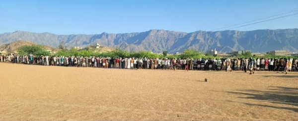 في مشهد لافت أبناء لودر بأبين يجتمعون لصلاة الاستسقاء بعد أشهر من الجفاف في مشهد لافت أبناء لودر بأبين يجتمعون لصلاة الاستسقاء بعد أشهر من الجفاف