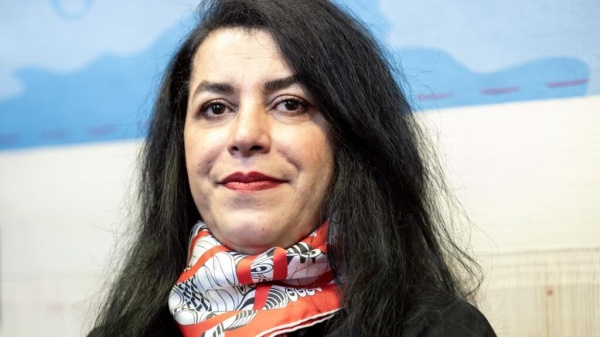 وفاة الفنانة الإيرانية الم عارضة مرجان ساترابي مؤلفة برسيبوليس عن 56 عاما