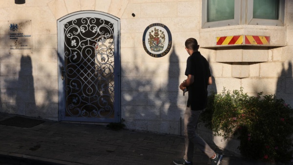 إسرائيل تأمر بإغلاق القنصلية البريطانية في القدس ردا على العقوبات على المستوطنات إسرائيل تأمر بإغلاق القنصلية البريطانية في القدس ردا على العقوبات على المستوطنات