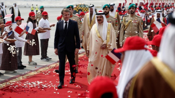 ماكرون يحصل على تعهدات من دول خليجية بمد بلاده بالديزل ماكرون يحصل على تعهدات من دول خليجية بمد بلاده بالديزل