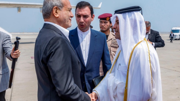 رئيس الوزراء القطري يبحث مع بيزشكيان تهيئة الظروف الملائمة للحوار