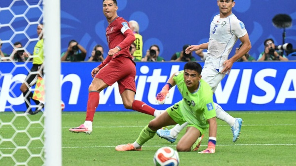 البرتغال تكتسح أوزبكستان بخماسية ورونالدو أول لاعب يسجل في ست نسخ من كأس العالم البرتغال تكتسح أوزبكستان بخماسية ورونالدو أول لاعب يسجل في ست نسخ من كأس العالم