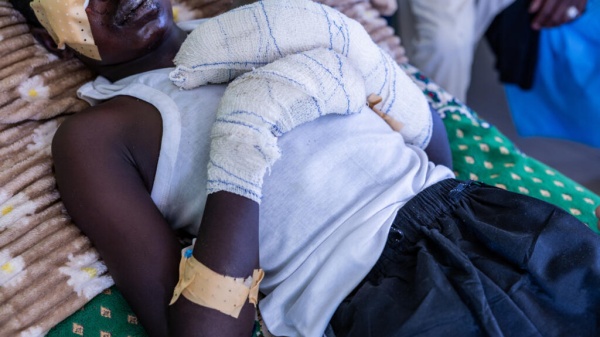 جرحى ضربات الطائرات المسي رة في السودان يلجأون إلى تشاد لتلقي العلاج