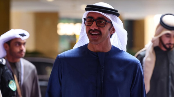 وزير الخارجية الإماراتي يبحث التطورات الإقليمية مع نظيريه القطري والأردني وزير الخارجية الإماراتي يبحث التطورات الإقليمية مع نظيريه القطري والأردني