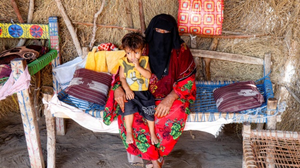 عائلات تنزح خوفا من الموت في ظل المعارك بين الحوثيين وقوات الحكومة في اليمن