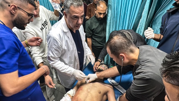 تظاهرة في فرنسا للمطالبة بالإفراج عن الطبيب الفلسطيني حسام أبو صفية تظاهرة في فرنسا للمطالبة بالإفراج عن الطبيب الفلسطيني حسام أبو صفية
