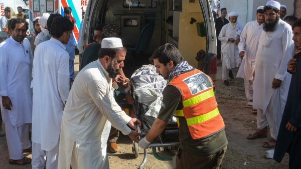 سبعة قتلى بانفجارين على جانب طريق في شمال غرب باكستان الشرطة سبعة قتلى بانفجارين على جانب طريق في شمال غرب باكستان الشرطة