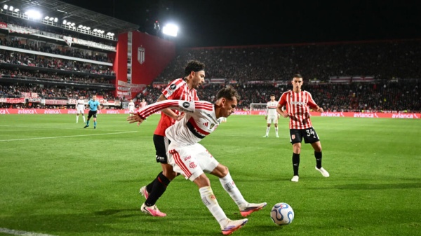 كأس ليبرتادوريس فلامنغو يعود بتعادل ثمين من لا بلاتا في ذهاب نصف النهائي كأس ليبرتادوريس فلامنغو يعود بتعادل ثمين من لا بلاتا في ذهاب نصف النهائي
