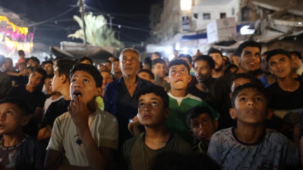 في غزة مشاهدة المونديال في مقاه مستحدثة في خيم النازحين