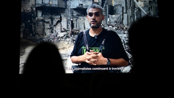 المصور الفلسطيني محمود أبو حمدة يفوز بجائزة بايو المرموقة المصور الفلسطيني محمود أبو حمدة يفوز بجائزة بايو المرموقة