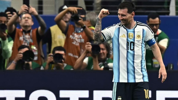 مونديال 2026 ميسي الكائن الفضائي يقود الأرجنتين إلى دور الـ32 ومبابي يطارده