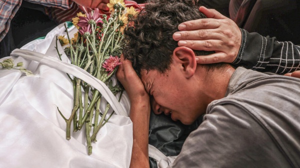 قتلى بينهم أطفال بقصف إسرائيلي على غزة ومقتل لاعب كرة قدم فلسطيني إثر هجوم مستوطنين بالضفة الغربية قتلى بينهم أطفال بقصف إسرائيلي على غزة ومقتل لاعب كرة قدم فلسطيني إثر هجوم مستوطنين بالضفة الغربية