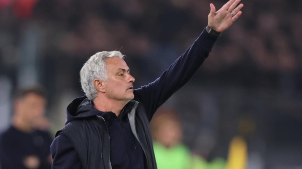 ريال مدريد يعلن تعيين جوزيه مورينيو مدربا لـ الملكي لمدة ثلاثة مواسم ريال مدريد يعلن تعيين جوزيه مورينيو مدربا لـ الملكي لمدة ثلاثة مواسم