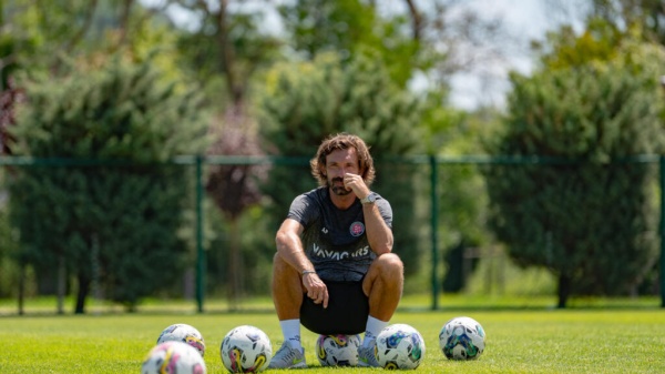 بيرلو لم يعد مرشحا لمنصب مدرب المنتخب الإيطالي