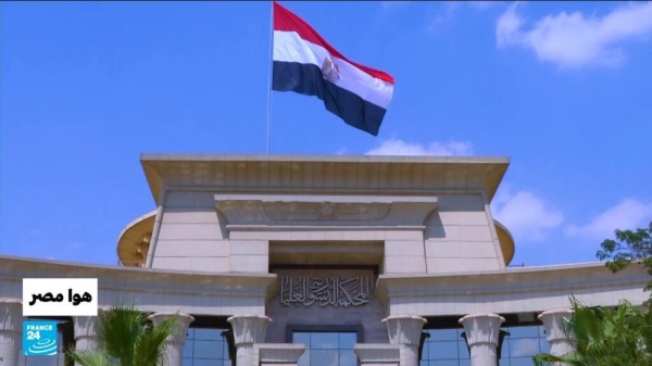 السلطات المصرية توقف رجل الأعمال صبري نخنوخ بتهم تكوين تشكيل عصابي وتهريب آثار السلطات المصرية توقف رجل الأعمال صبري نخنوخ بتهم تكوين تشكيل عصابي وتهريب آثار