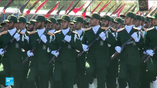 الجيش الإيراني يهدد الولايات المتحدة بتوسيع رقعة الحرب إذا واصلت ضرباتها الجيش الإيراني يهدد الولايات المتحدة بتوسيع رقعة الحرب إذا واصلت ضرباتها