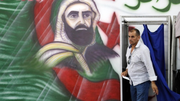 جبهة التحرير الجزائرية تتصدر الانتخابات التشريعية في ظل مشاركة متدنية جبهة التحرير الجزائرية تتصدر الانتخابات التشريعية في ظل مشاركة متدنية