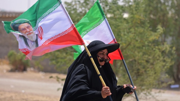 باكستان تقول إن واشنطن وطهران تتفاوضان عقب استئناف القصف على إيران باكستان تقول إن واشنطن وطهران تتفاوضان عقب استئناف القصف على إيران