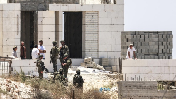 الضفة الغربية مستوطنون يضرمون النار في مسجدين والجيش الإسرائيلي يحقق في الحادثة الضفة الغربية مستوطنون يضرمون النار في مسجدين والجيش الإسرائيلي يحقق في الحادثة