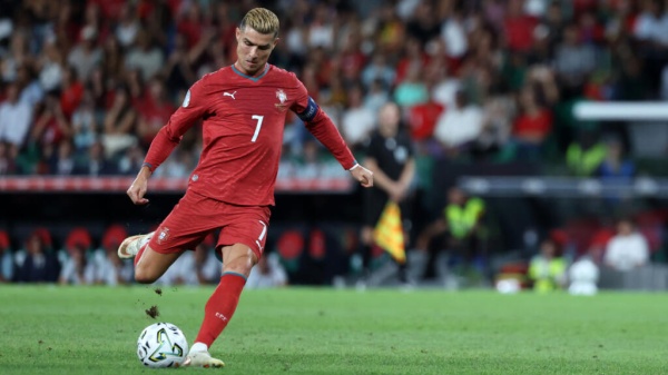 رونالدو يقترب من العودة إلى منتخب البرتغال بعد خلافه مع المدرب رونالدو يقترب من العودة إلى منتخب البرتغال بعد خلافه مع المدرب